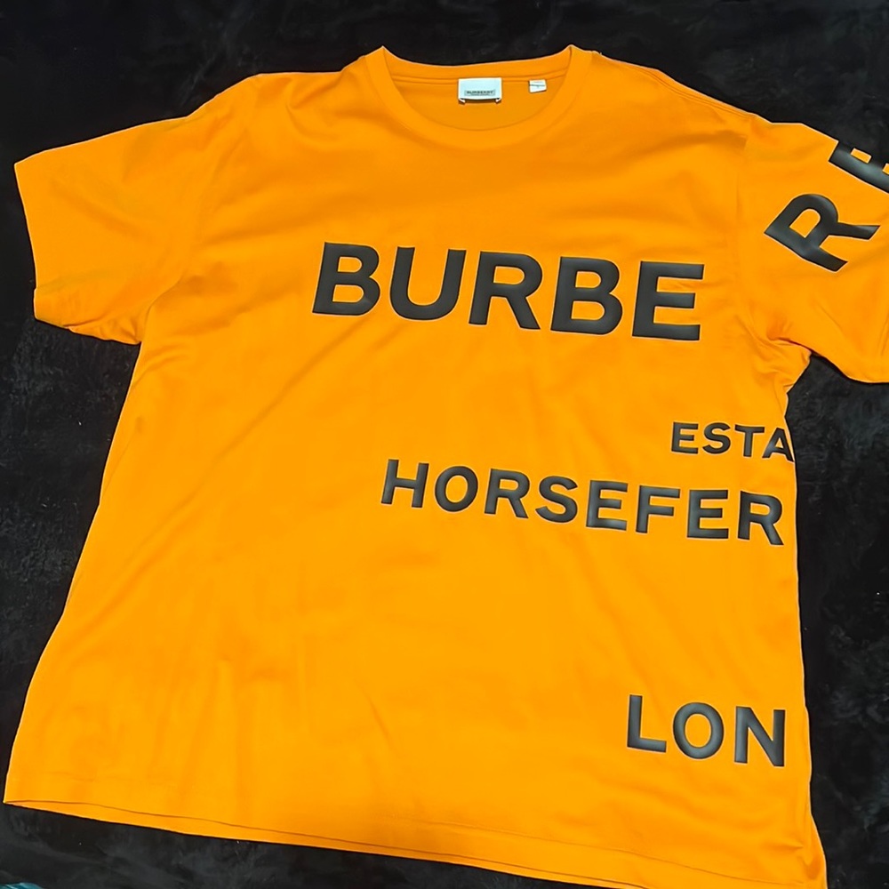 Burberry Mens T shirt in Size Large